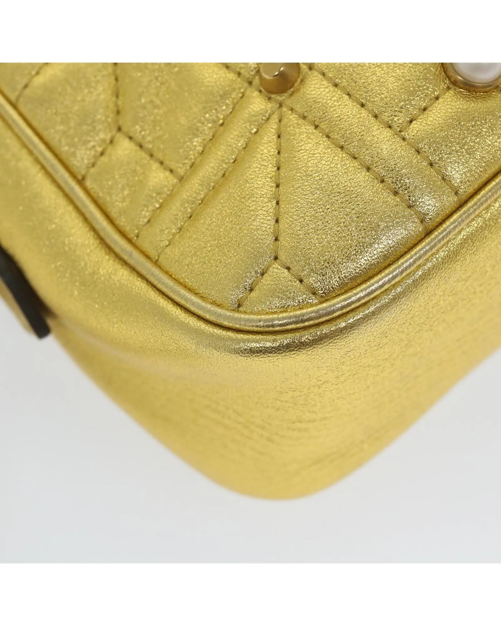 Quilted Leather Shoulder Bag with Gold Tone Hardware - Italian Made (ar10683)